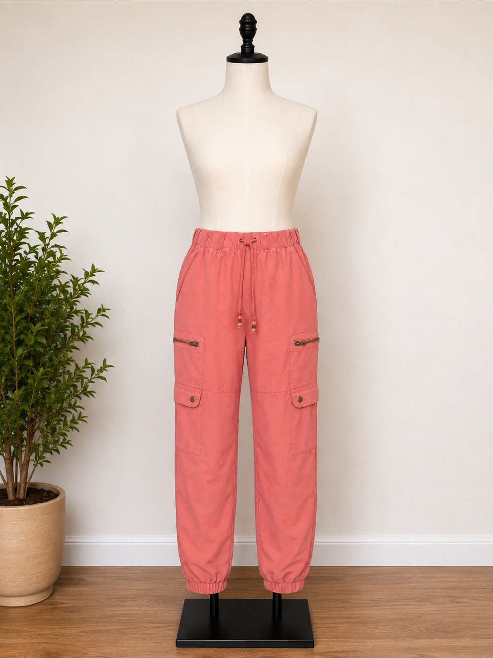 Banana Republic Women’s Pink Cargo Jogger Pants